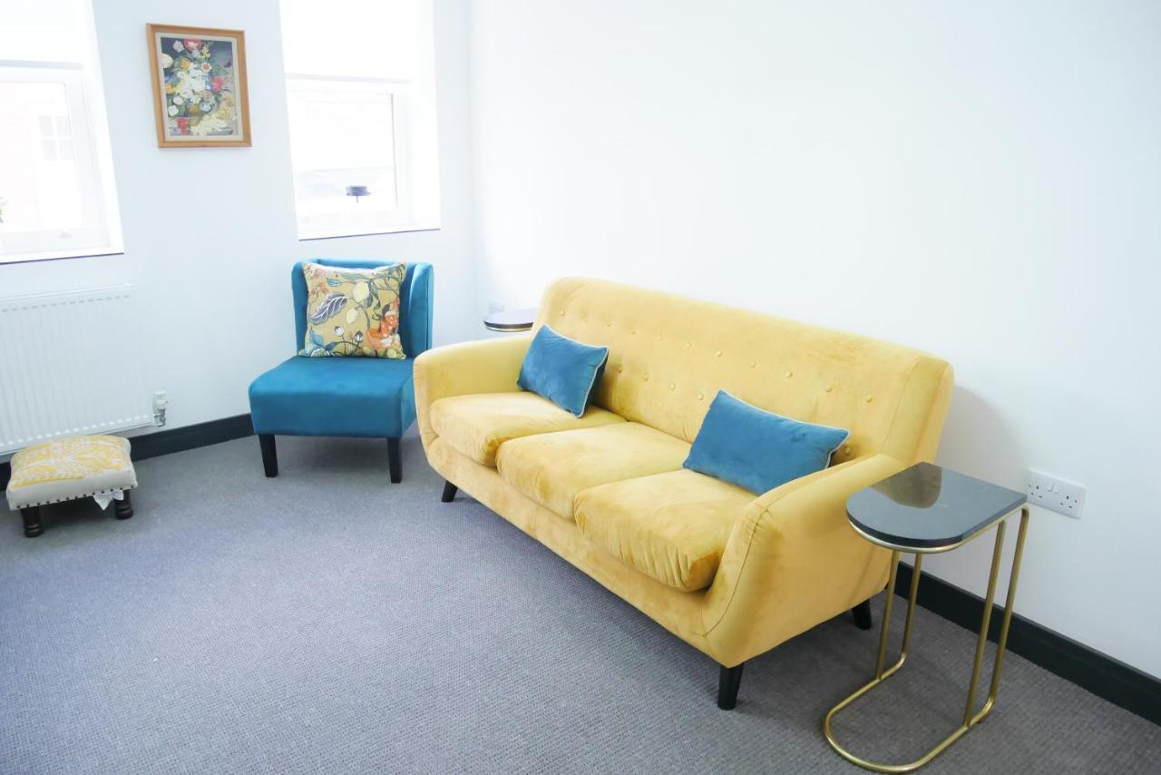 One Bedroom Luxury Ground Floor Apartment With Parking In Heart Holt Holt  Eksteriør bilde