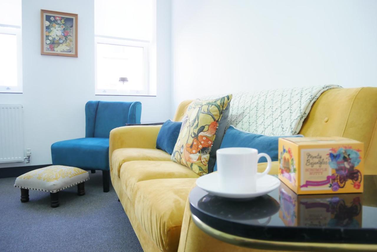 One Bedroom Luxury Ground Floor Apartment With Parking In Heart Holt Holt  Eksteriør bilde