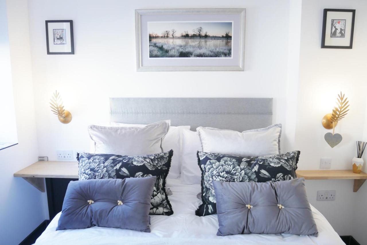 One Bedroom Luxury Ground Floor Apartment With Parking In Heart Holt Holt  Eksteriør bilde