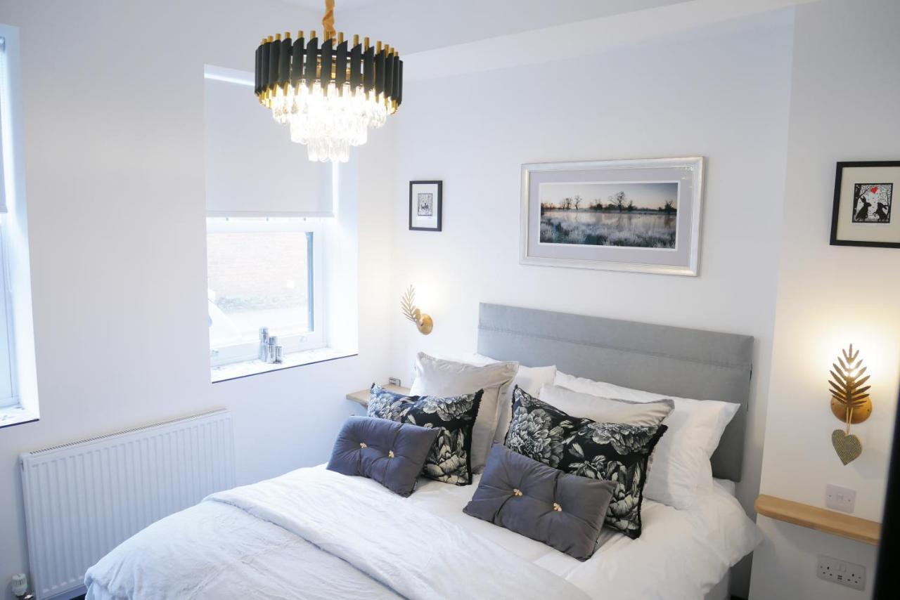 One Bedroom Luxury Ground Floor Apartment With Parking In Heart Holt Holt  Eksteriør bilde