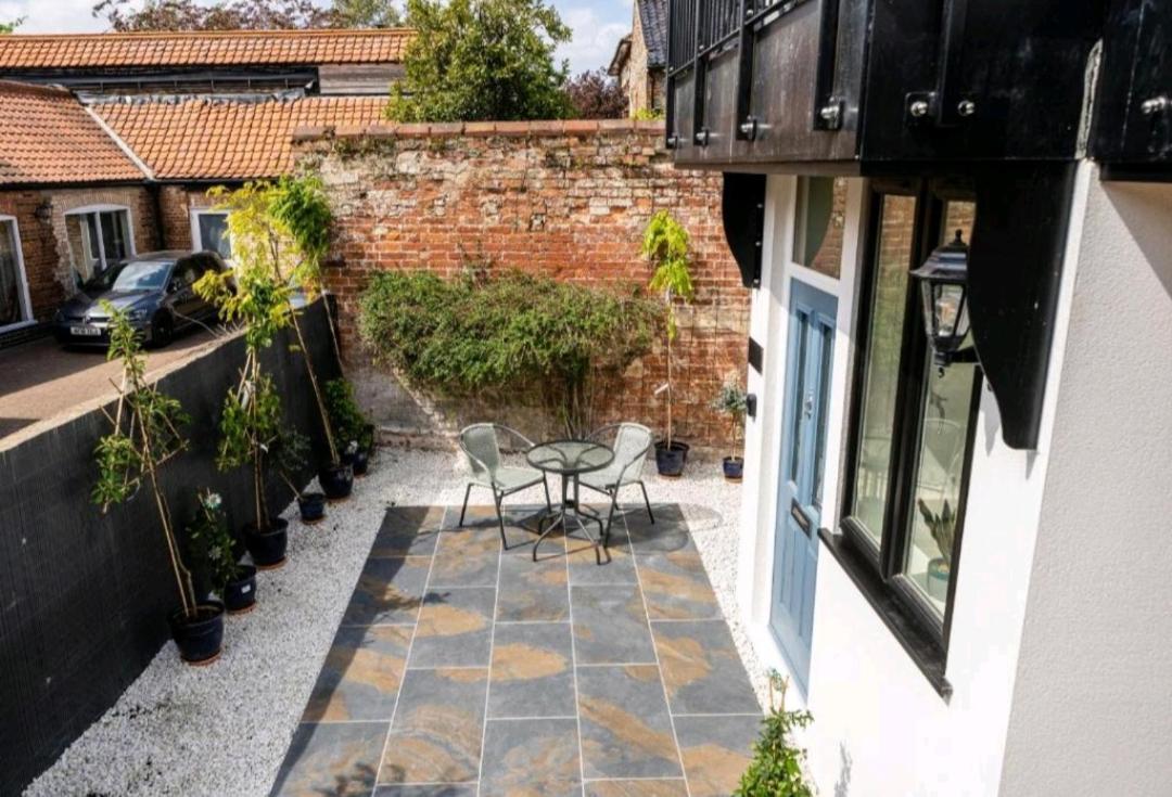 One Bedroom Luxury Ground Floor Apartment With Parking In Heart Holt Holt  Eksteriør bilde