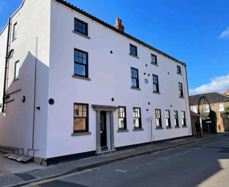 One Bedroom Luxury Ground Floor Apartment With Parking In Heart Holt Holt  Eksteriør bilde